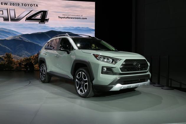 豐田全新RAV4或?qū)⑻峁┢咦?加長(zhǎng)30mm的軸距有用了